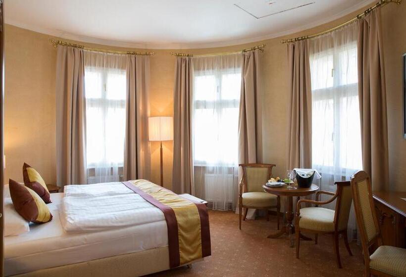 جناح جونيور, Sacher Baden