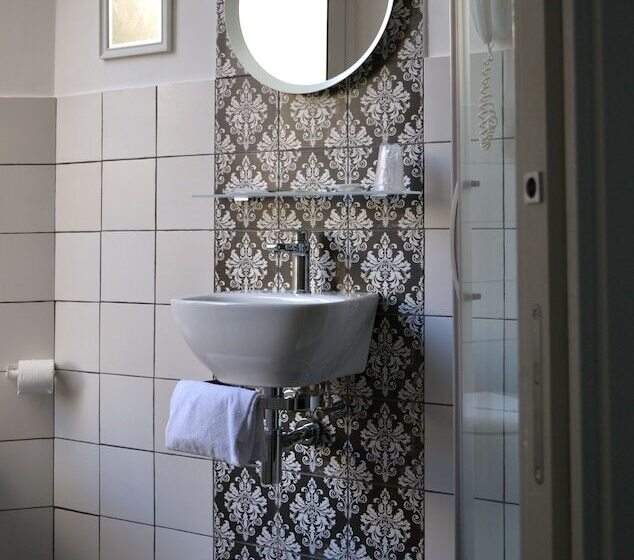 חדר קומפורט, Seiler