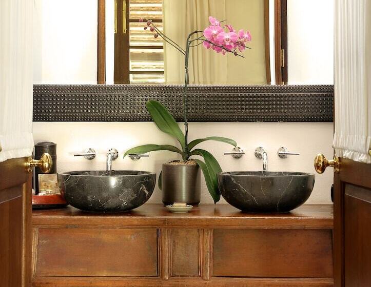 Люкс, Tamarind Village