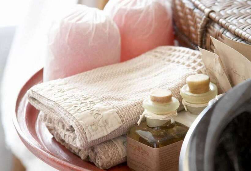 Люкс, Tamarind Village