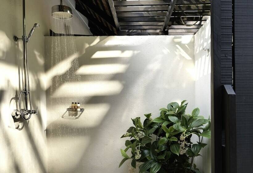 Люкс, Tamarind Village