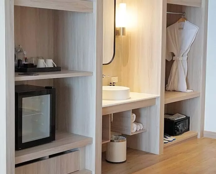 اتاق لوکس با چشم‌انداز دریا, Namaka Resort Kamala