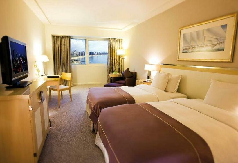 اتاق سوپریور با چشم‌انداز شهر, Mövenpick Hotel Beirut