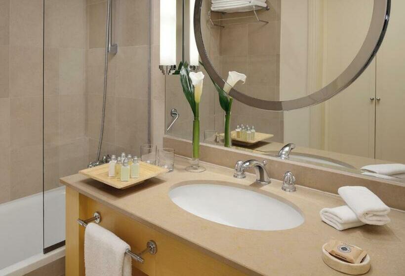 اتاق سوپریور با چشم‌انداز شهر, Mövenpick Hotel Beirut