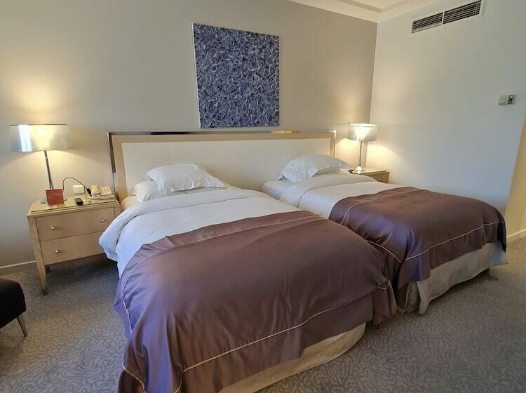 اتاق سوپریور با چشم‌انداز شهر, Mövenpick Hotel Beirut