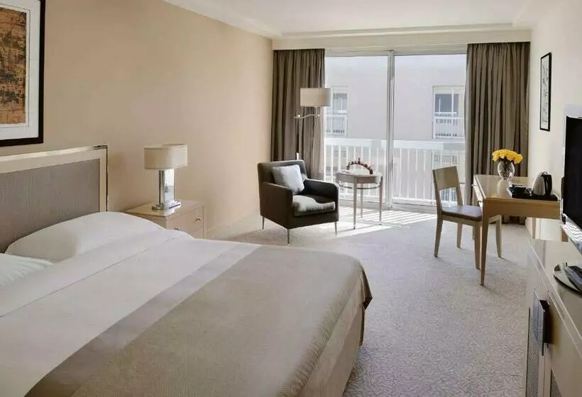 キングサイズベッドのクラシックルーム, Mövenpick Hotel Beirut