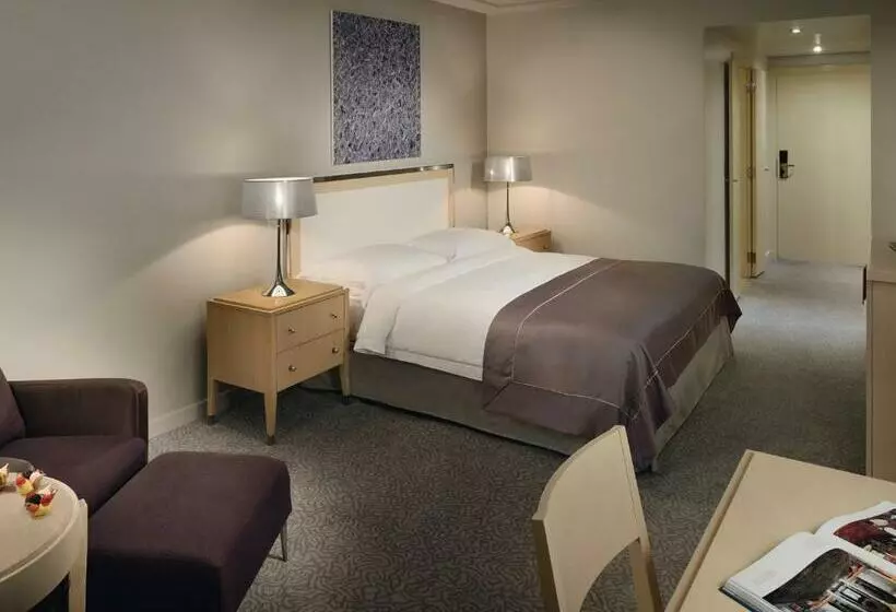 キングサイズベッドのクラシックルーム, Mövenpick Hotel Beirut