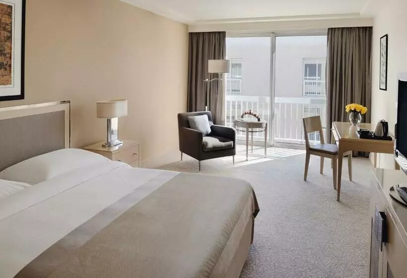 キングサイズベッドのエクゼクティブルーム, Mövenpick Hotel Beirut