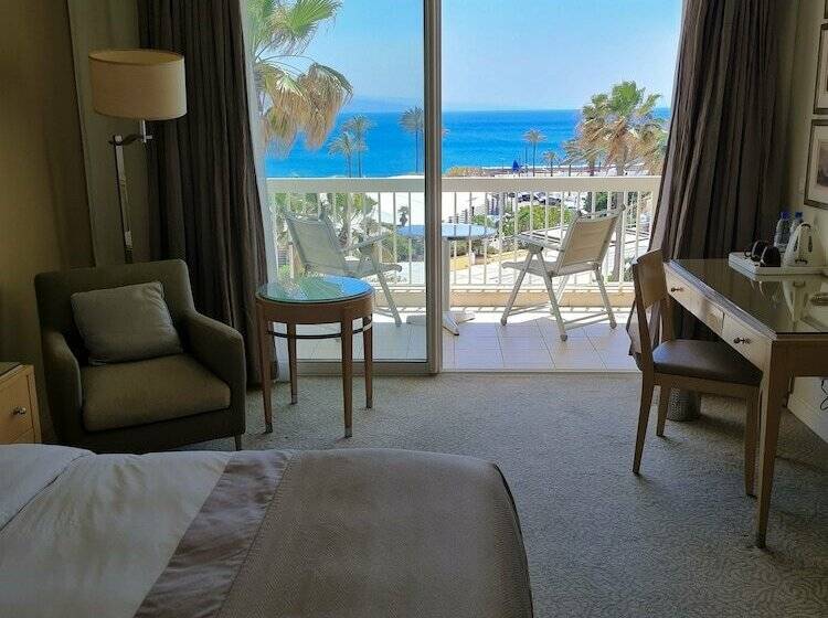 اتاق لوکس با چشم‌انداز دریا, Mövenpick Hotel Beirut
