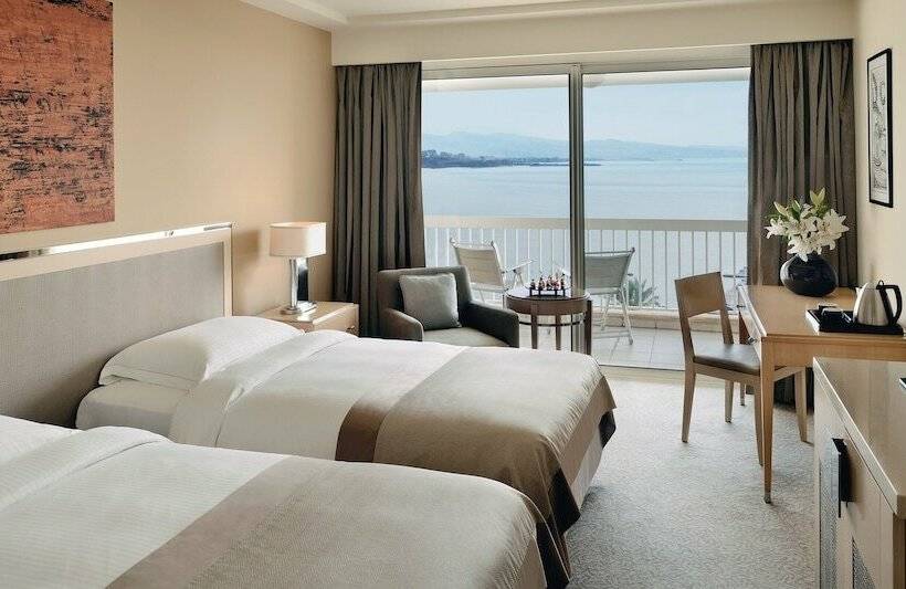 اتاق لوکس با چشم‌انداز دریا, Mövenpick Hotel Beirut