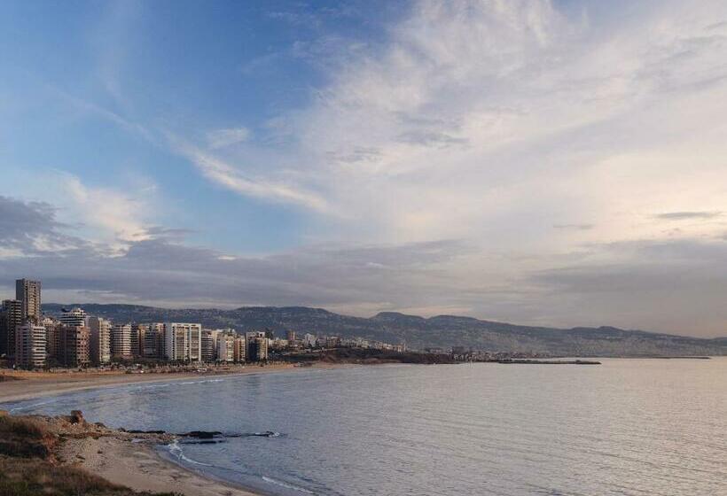 اتاق اجرایی با چشم‌انداز دریا, Mövenpick Hotel Beirut