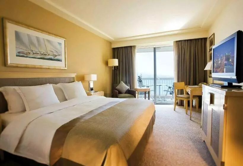 キングサイズベッドのデラックスルーム, Mövenpick Hotel Beirut