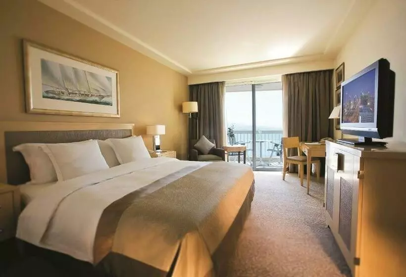 キングサイズベッドのデラックスルーム, Mövenpick Hotel Beirut