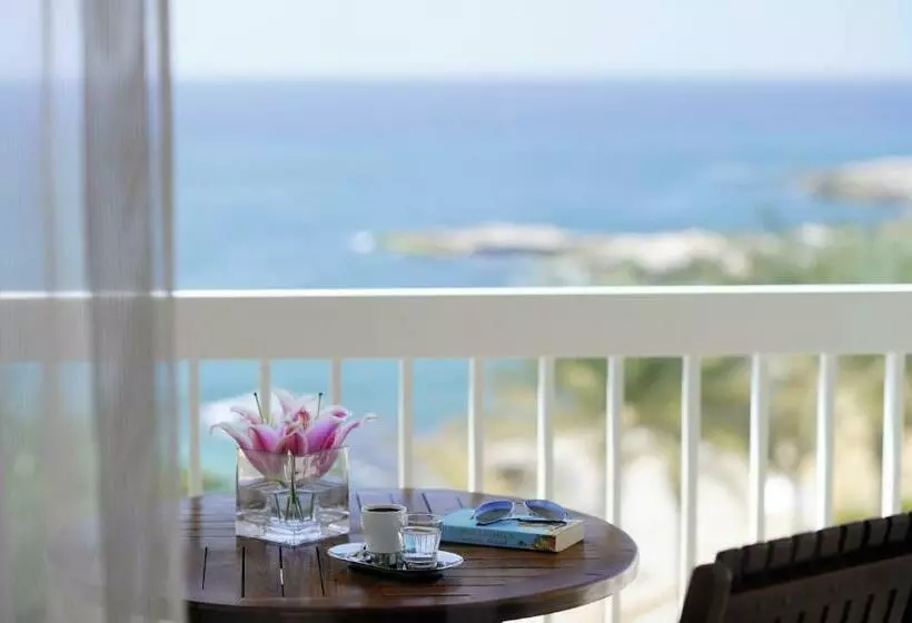 キングサイズベッドのデラックスルーム, Mövenpick Hotel Beirut