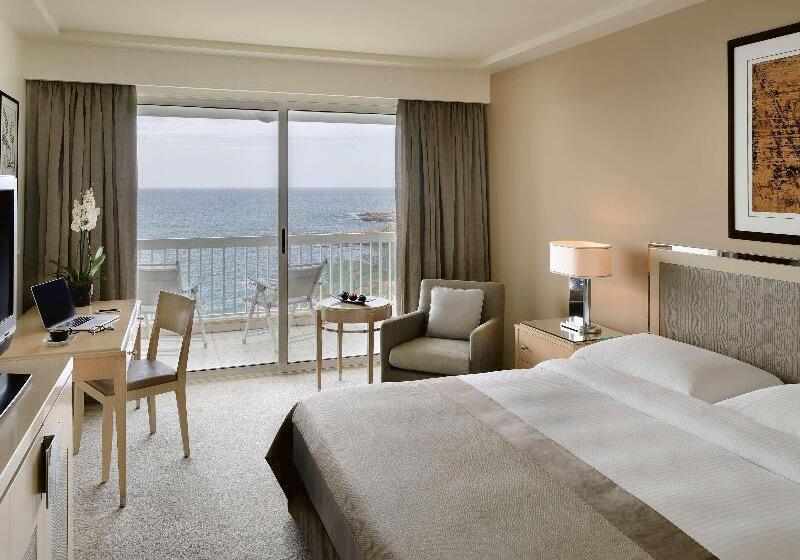 اتاق اجرایی با چشم‌انداز دریا, Mövenpick Hotel Beirut