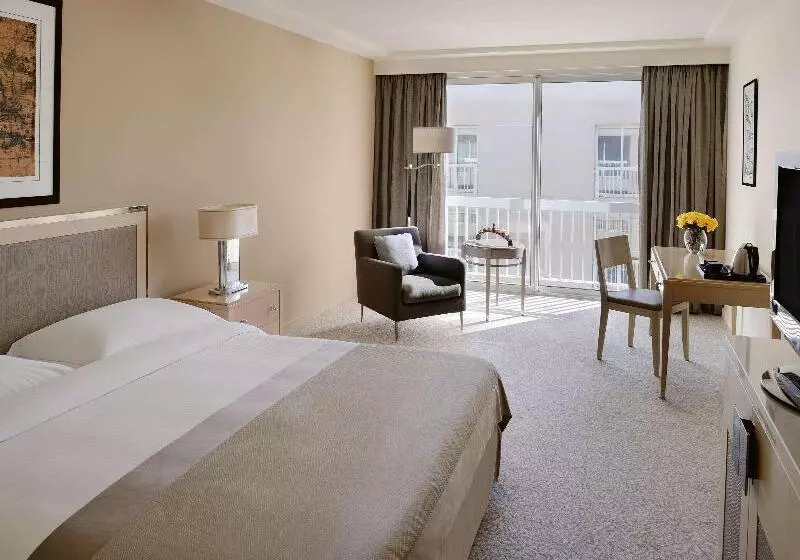キングサイズベッドのエクゼクティブルーム, Mövenpick Hotel Beirut
