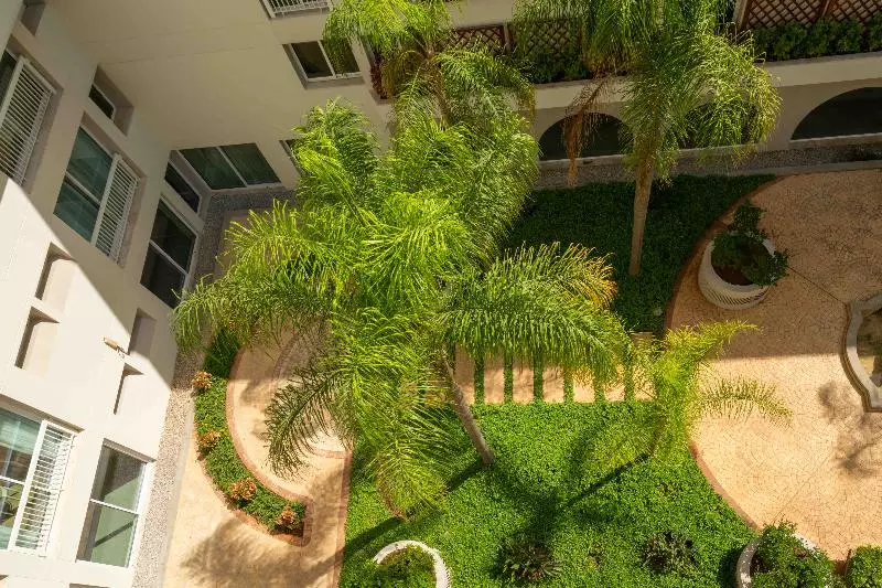キングサイズベッドのクラシックルーム, Mövenpick Hotel Beirut