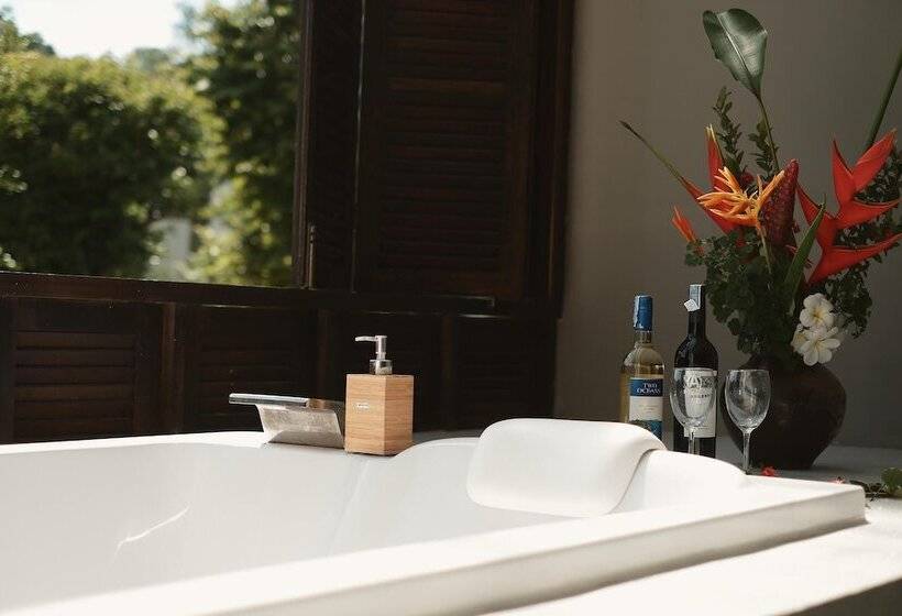 자쿠지 스위트, Srilanta Resort And Spa