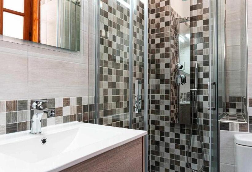 חדר סטנדרט לשלושה עם נוף לגינה, B&b Scarabeo Milazzo