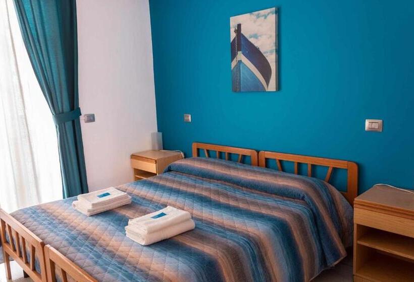 חדר סטנדרט לשלושה עם נוף לגינה, B&b Scarabeo Milazzo