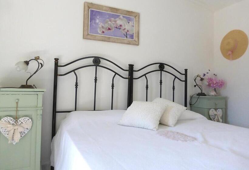 חדר בסיסי, B&b Rooms Urzulei