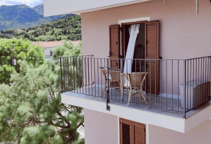 חדר בסיסי, B&b Rooms Urzulei