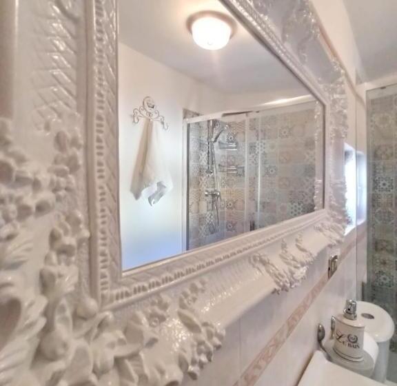 חדר בסיסי, B&b Rooms Urzulei