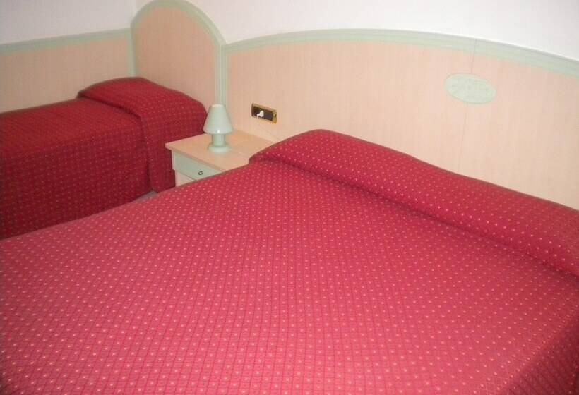 غرفة قياسية ثلاثية, Belvedere Hotel Club