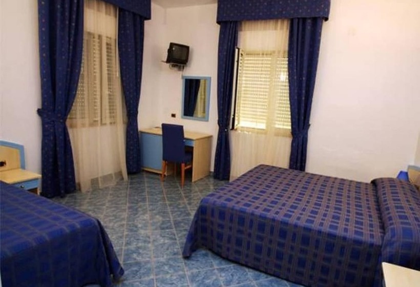 غرفة قياسية رباعية, Belvedere Hotel Club