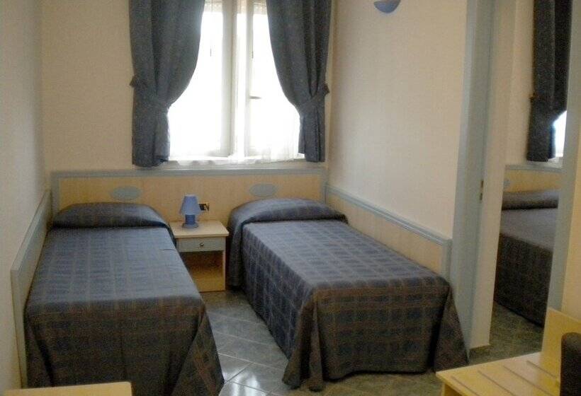 غرفة قياسية رباعية, Belvedere Hotel Club