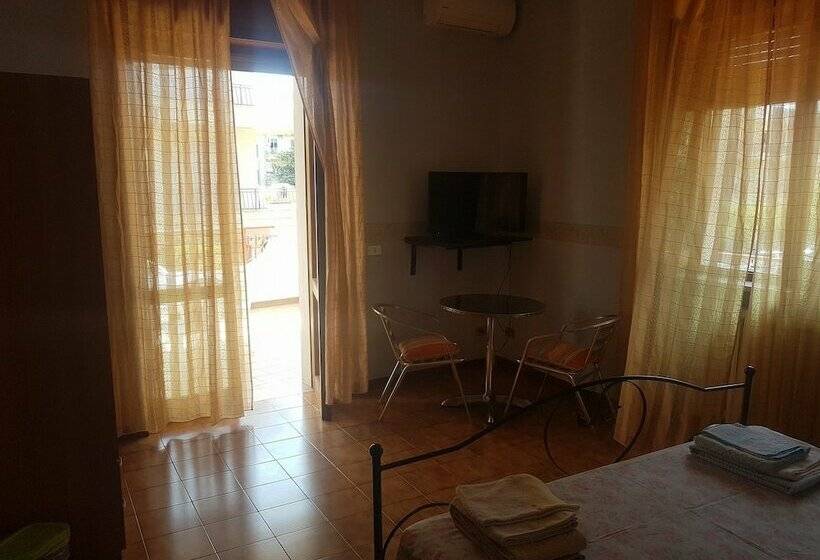 Standard Szoba Megosztott Fürdővel, Leopardi