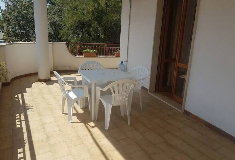 Standard Szoba Megosztott Fürdővel, Leopardi