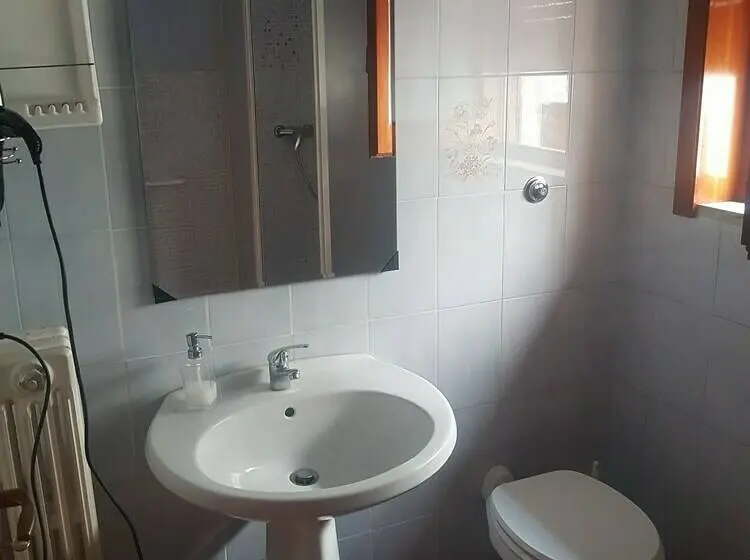 Standaardkamer met Gedeelde Badkamer, Leopardi