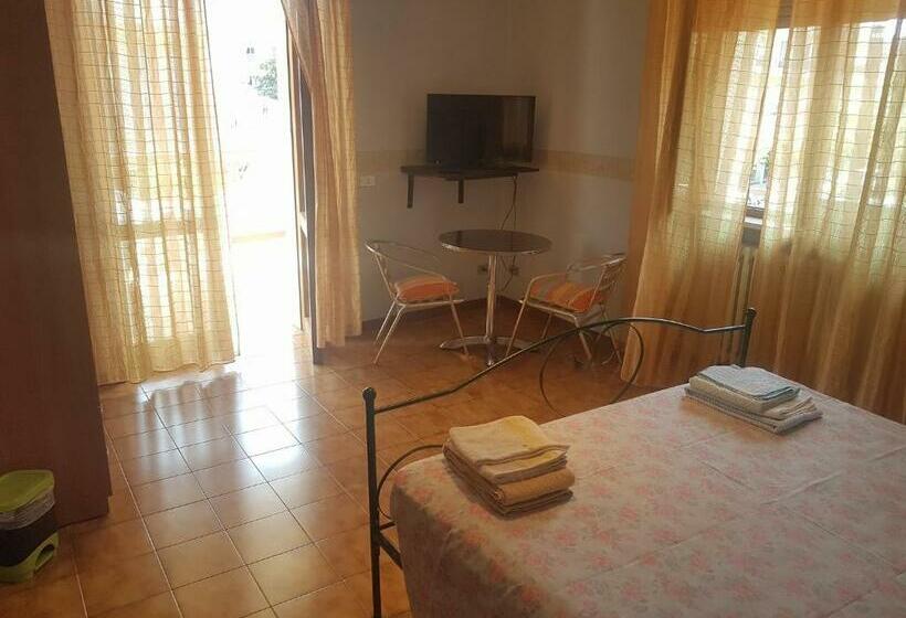 Standard Szoba, Leopardi