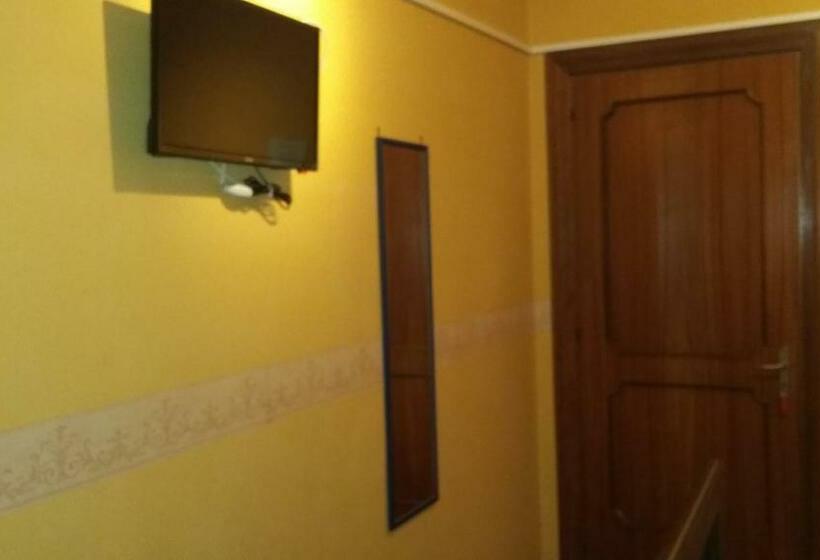 Standard Szoba Megosztott Fürdővel, Leopardi