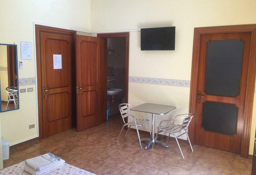 Standard Szoba, Leopardi