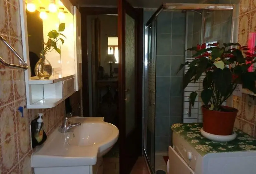 バス共有のスタンダードルーム, Maison De Dora B&b