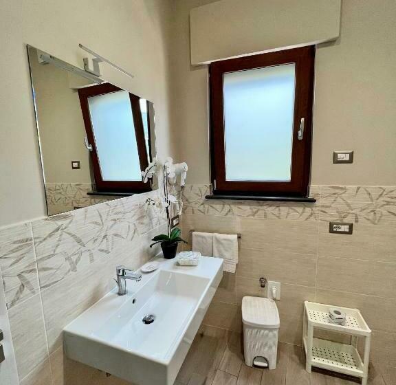 חדר קומפורט לשלושה, Relais Milo