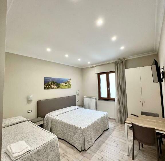 חדר קומפורט לשלושה, Relais Milo