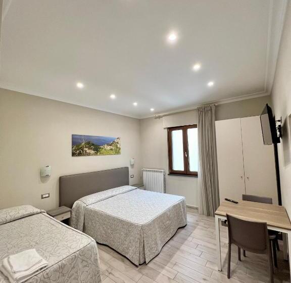 חדר קומפורט לשלושה, Relais Milo