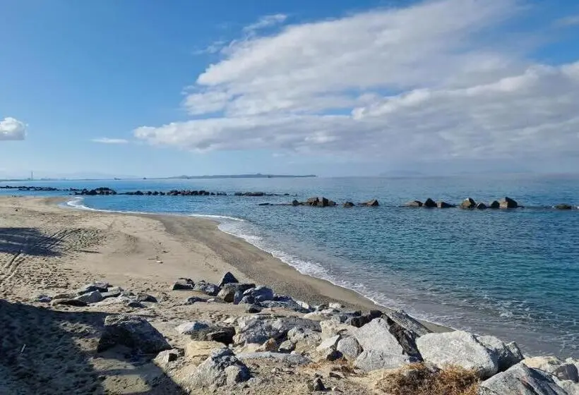 Enrumsvilla, B&b Rometta Beach
