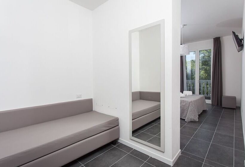 سوییت جونیور با بالکن, Star