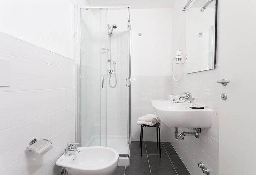 سوییت جونیور با بالکن, Star