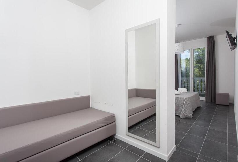 سوییت جونیور با بالکن, Star