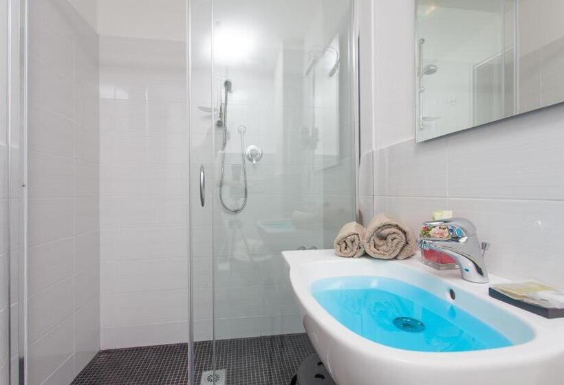 سوییت جونیور با بالکن, Star