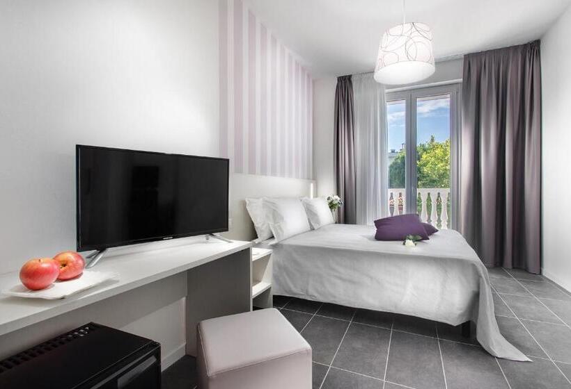 سوییت جونیور با بالکن, Star