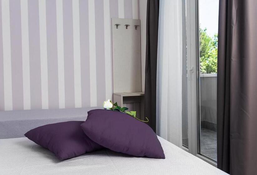 اتاق سوپریور سه تخته, Star