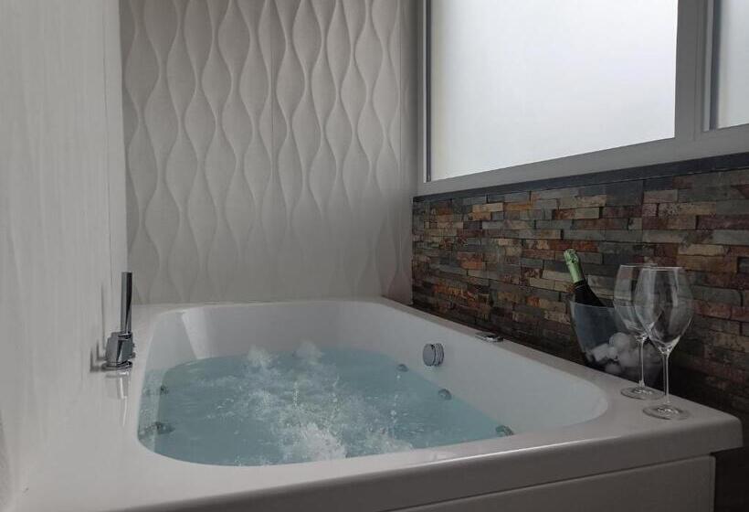 Люкс с гидромассажем, Soho B&b