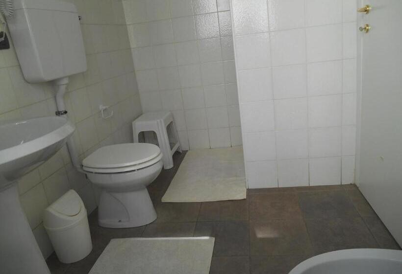 غرفة قياسية ثلاثية, Le Rose Malpensa