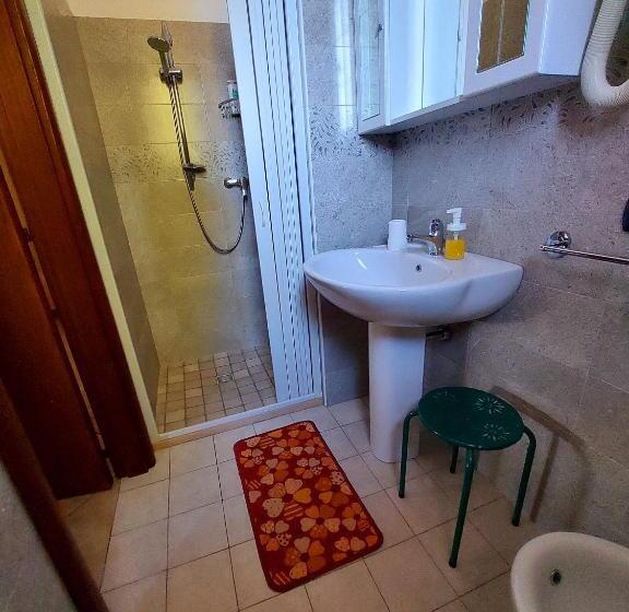 חדר לארבעה סטנדרטי עם נוף לגינה, Villa Delle Palme